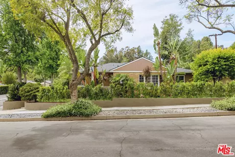 1315 Lomay Pl, Pasadena, CA 91103 photo 4