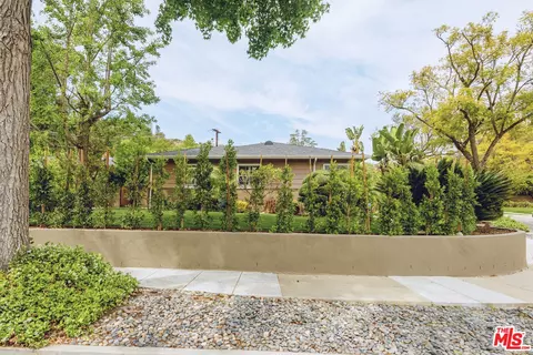 1315 Lomay Pl, Pasadena, CA 91103 photo 3