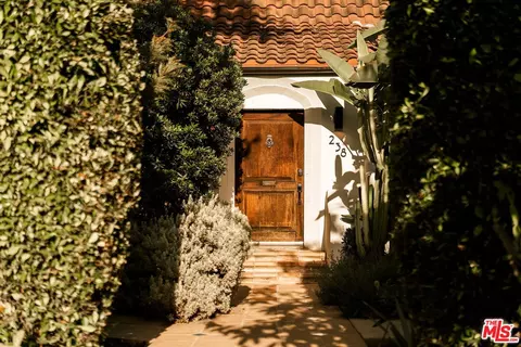 238 N Gower St, Los Angeles, CA 90004