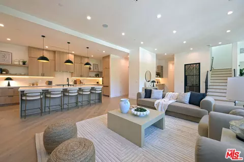 3072 Hollyridge Dr, Los Angeles, CA 90068