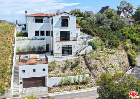 3072 Hollyridge Dr, Los Angeles, CA 90068