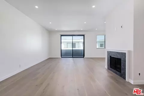 8568 Burton Way #301, Los Angeles, CA 90048