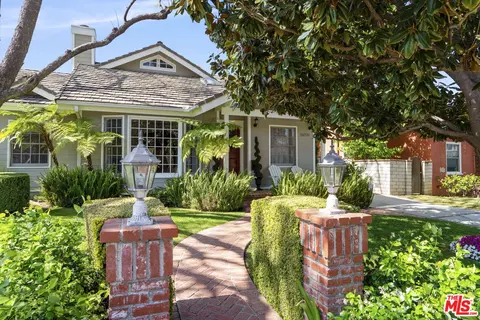 16731 Morrison St, Encino, CA 91436