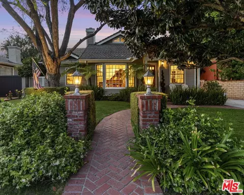16731 Morrison St, Encino, CA 91436