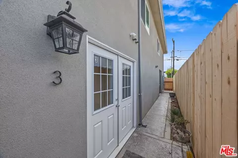 Exterior - 1417 Lemon St, Oceanside, CA 92058 photo 6 of 7