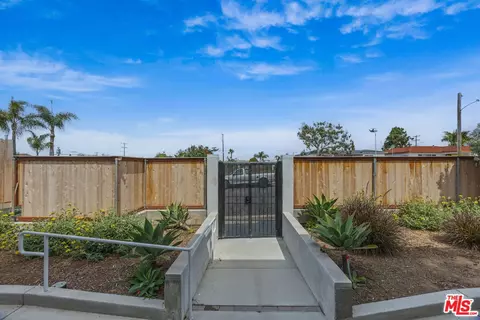Exterior - 1417 Lemon St, Oceanside, CA 92058 photo 2 of 7