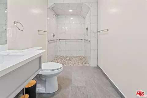 Bath - 1417 Lemon St, Oceanside, CA 92058 photo 1 of 3