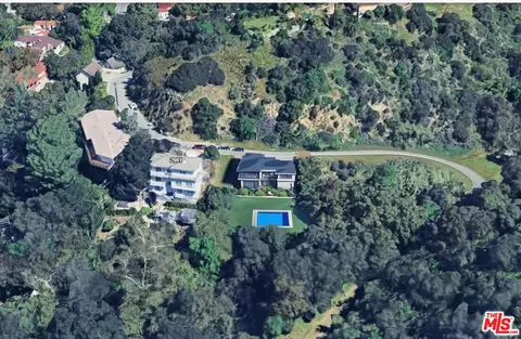 2897 Greenwich Rd, Glendale, CA 91214 photo 3