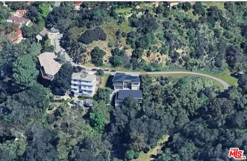 2897 Greenwich Rd, Glendale, CA 91214 photo 2