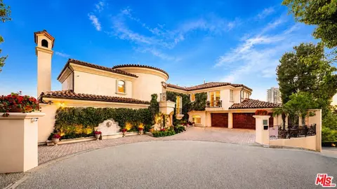 1260 St Ives Pl, Los Angeles, CA 90069