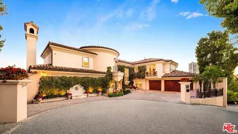 1260 St Ives Pl, Los Angeles, CA 90069
