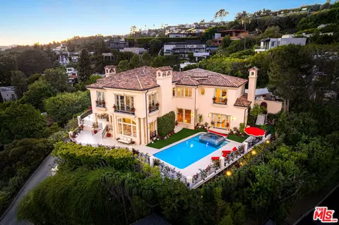 1260 St Ives Pl, Los Angeles, CA 90069