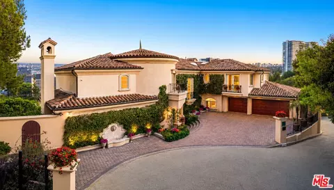 1260 St Ives Pl, Los Angeles, CA 90069