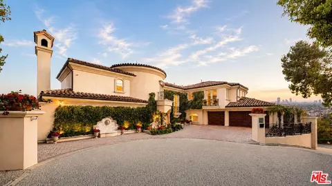 1260 St Ives Pl, Los Angeles, CA 90069