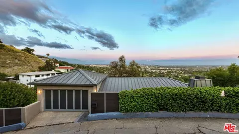 7944 Fareholm Dr, Los Angeles, CA 90046