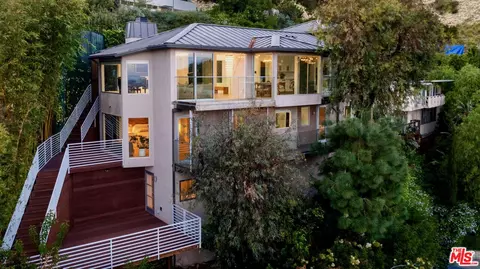 7944 Fareholm Dr, Los Angeles, CA 90046