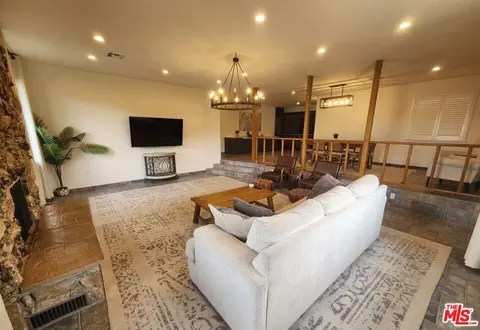 Living - 54045 Ridge Rd, Yucca Valley, CA 92284 photo 4 of 6