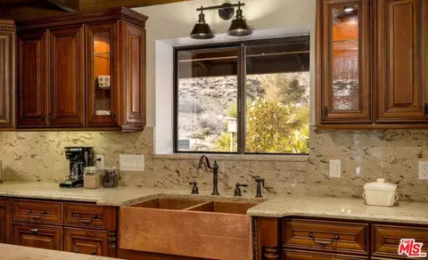 Kitchen - 54045 Ridge Rd, Yucca Valley, CA 92284 photo 4 of 4