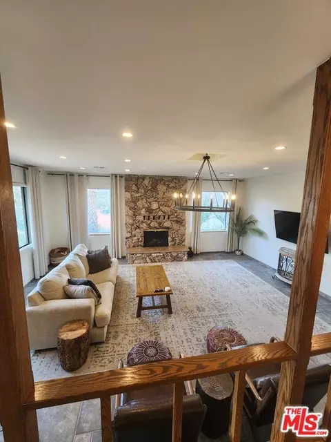 Living - 54045 Ridge Rd, Yucca Valley, CA 92284 photo 2 of 6