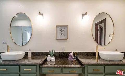 Bath - 54045 Ridge Rd, Yucca Valley, CA 92284 photo 1 of 7