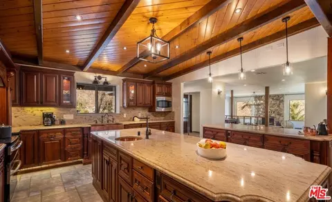 Kitchen - 54045 Ridge Rd, Yucca Valley, CA 92284 photo 2 of 4