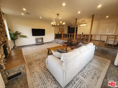 Living - 54045 Ridge Rd, Yucca Valley, CA 92284 photo 3 of 6