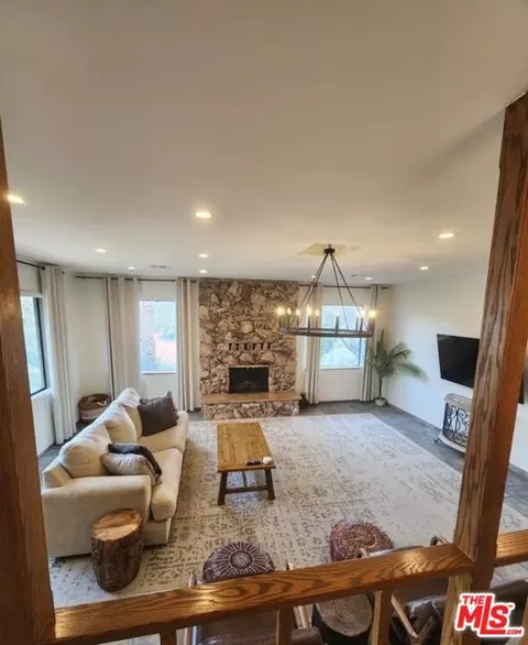 Living - 54045 Ridge Rd, Yucca Valley, CA 92284 photo 6 of 6
