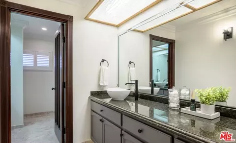 Bath - 54045 Ridge Rd, Yucca Valley, CA 92284 photo 4 of 7