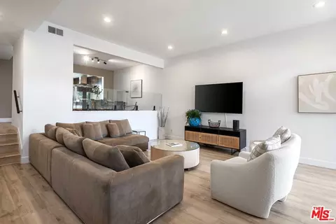 17165 Palisades Cir, Pacific Palisades, CA 90272