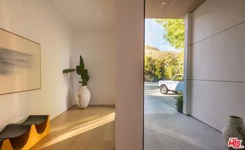 Entry Way - 29800 Cuthbert Rd, Malibu, CA 90265 photo 1 of 4
