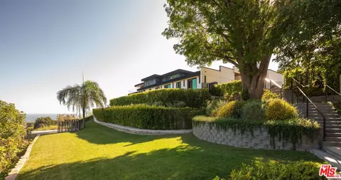 Exterior - 29800 Cuthbert Rd, Malibu, CA 90265 photo 4 of 5