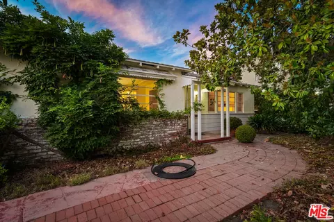 10941 Peach Grove St, North Hollywood, CA 91601