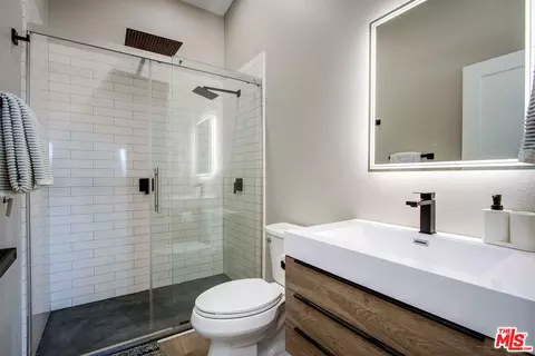 Bath - 60777 Adele Ave, Landers, CA 92285 photo 3 of 3