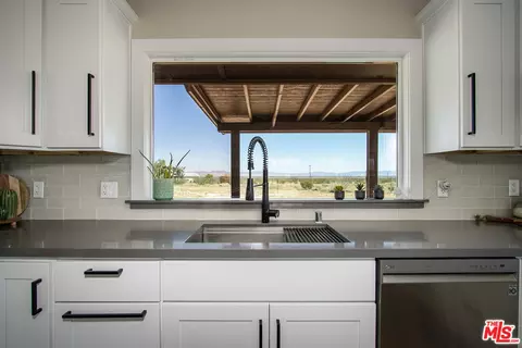 Kitchen - 60777 Adele Ave, Landers, CA 92285 photo 5 of 7