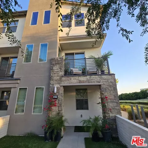 19549 Cardigan Dr, Northridge, CA 91324