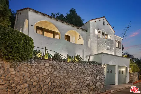 1224 Oberlin Dr, Glendale, CA 91205