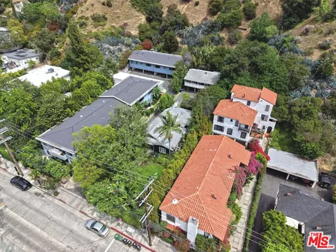 2592 N Beachwood Dr, Los Angeles, CA 90068