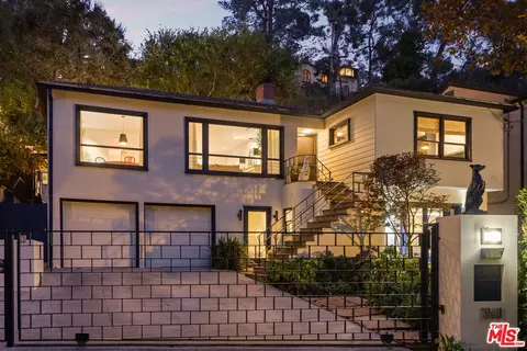 2940 N Beachwood Dr, Los Angeles, CA 90068