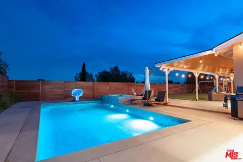 10510 Kurt St, Sylmar, CA 91342