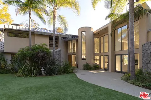 1060 Oakmont St, Los Angeles, CA 90049