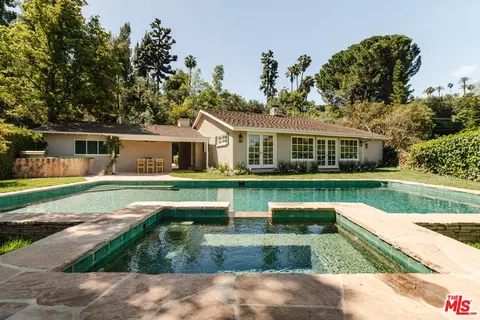 4451 Coronet Dr, Encino, CA 91316