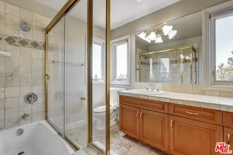 Bath - 1248 E Tujunga Ave, Burbank, CA 91501 photo 5 of 6