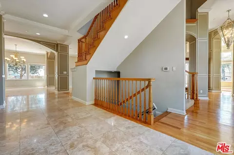 Entry Way - 1248 E Tujunga Ave, Burbank, CA 91501 photo 3 of 4
