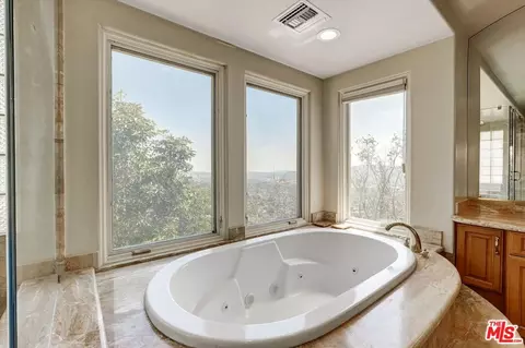 Bath - 1248 E Tujunga Ave, Burbank, CA 91501 photo 3 of 6