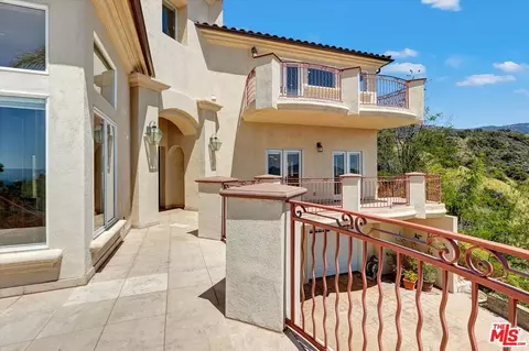 Exterior - 1248 E Tujunga Ave, Burbank, CA 91501 photo 2 of 11