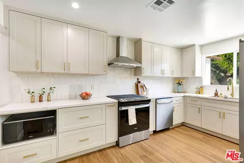 10902 Art St, Shadow Hills, CA 91040 photo 9