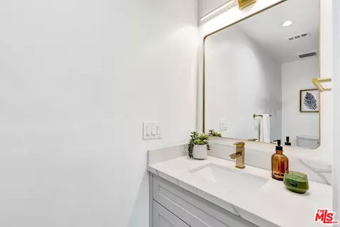 10902 Art St, Shadow Hills, CA 91040 photo 16