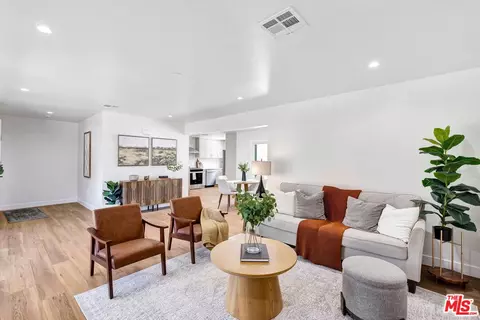 10902 Art St, Shadow Hills, CA 91040 photo 5