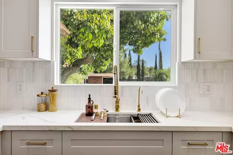 10902 Art St, Shadow Hills, CA 91040 photo 11