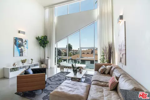 803 Wilcox Ave #11, Los Angeles, CA 90038